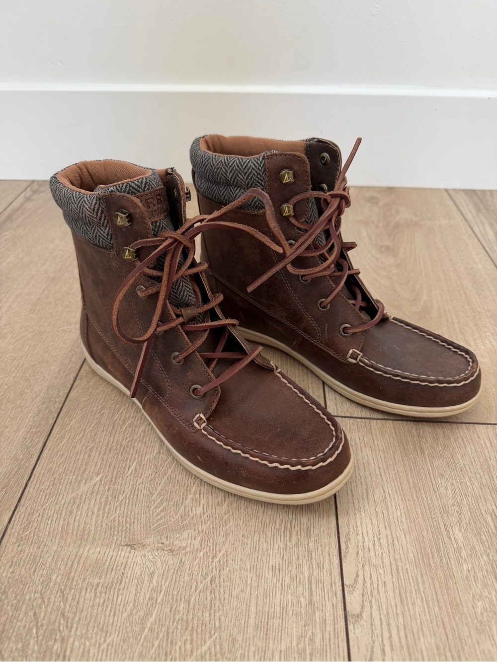 Sperry Women's Brown Lace-Up Moc Toe Boots with Patterned Collar